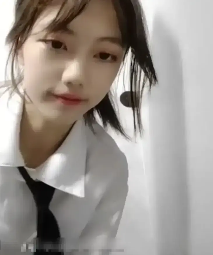 《贺子涵》直播意外真实记录-妈妈突袭全程高能反转-《贺子涵》完整版云端共享-纯净视听极速体验