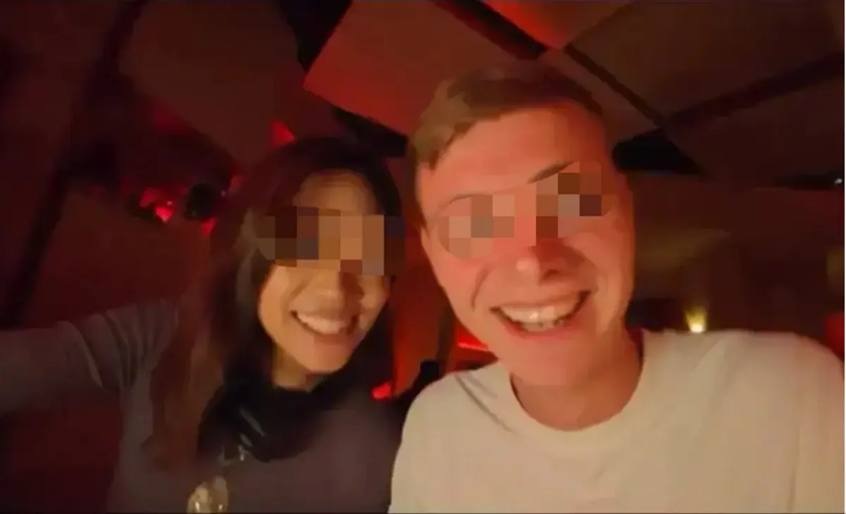 《西安麻辣烫女孩》无删减完整版在线看-海外UP主西安夜游意外纪录《西安麻辣烫女孩》全片首次公开-镜头外真实反应看哭网友原来藏着古城最暖烟火