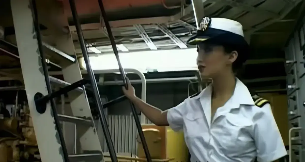 《军舰上的女兵》未删减版高清在线看-卡楚米领衔主演中文版全集-《军舰上的女兵》1080P画质免费观看-网盘资源备份终身获取
