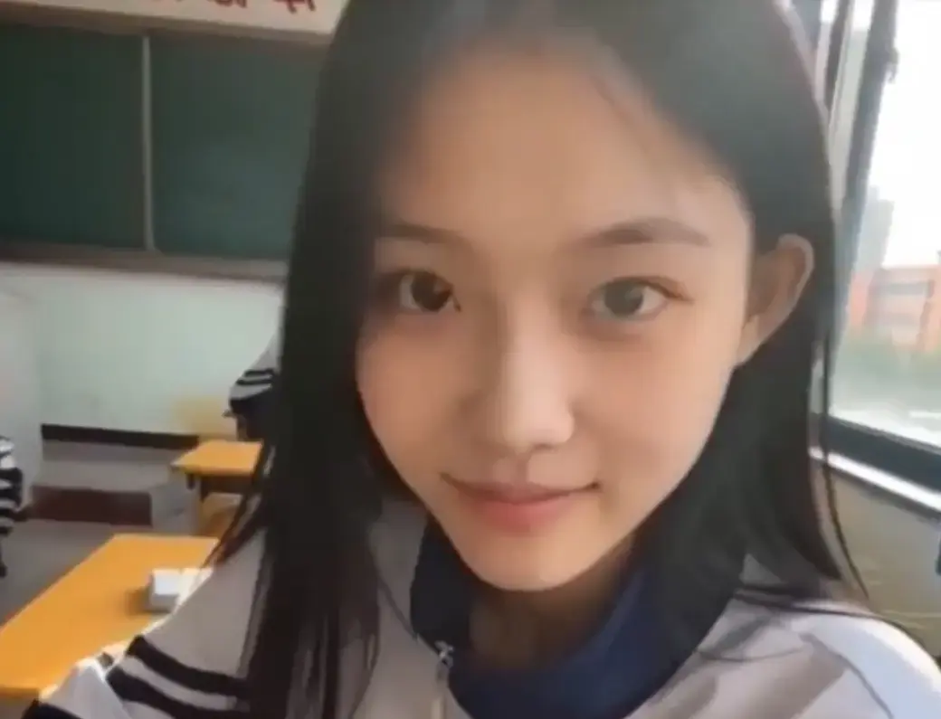 《我的十八岁女友》黄果AI短剧全集在线观看 - 无删减4K蓝光高清画质极速加载 - 我的十八岁女友高甜治愈结局太甜免费播放